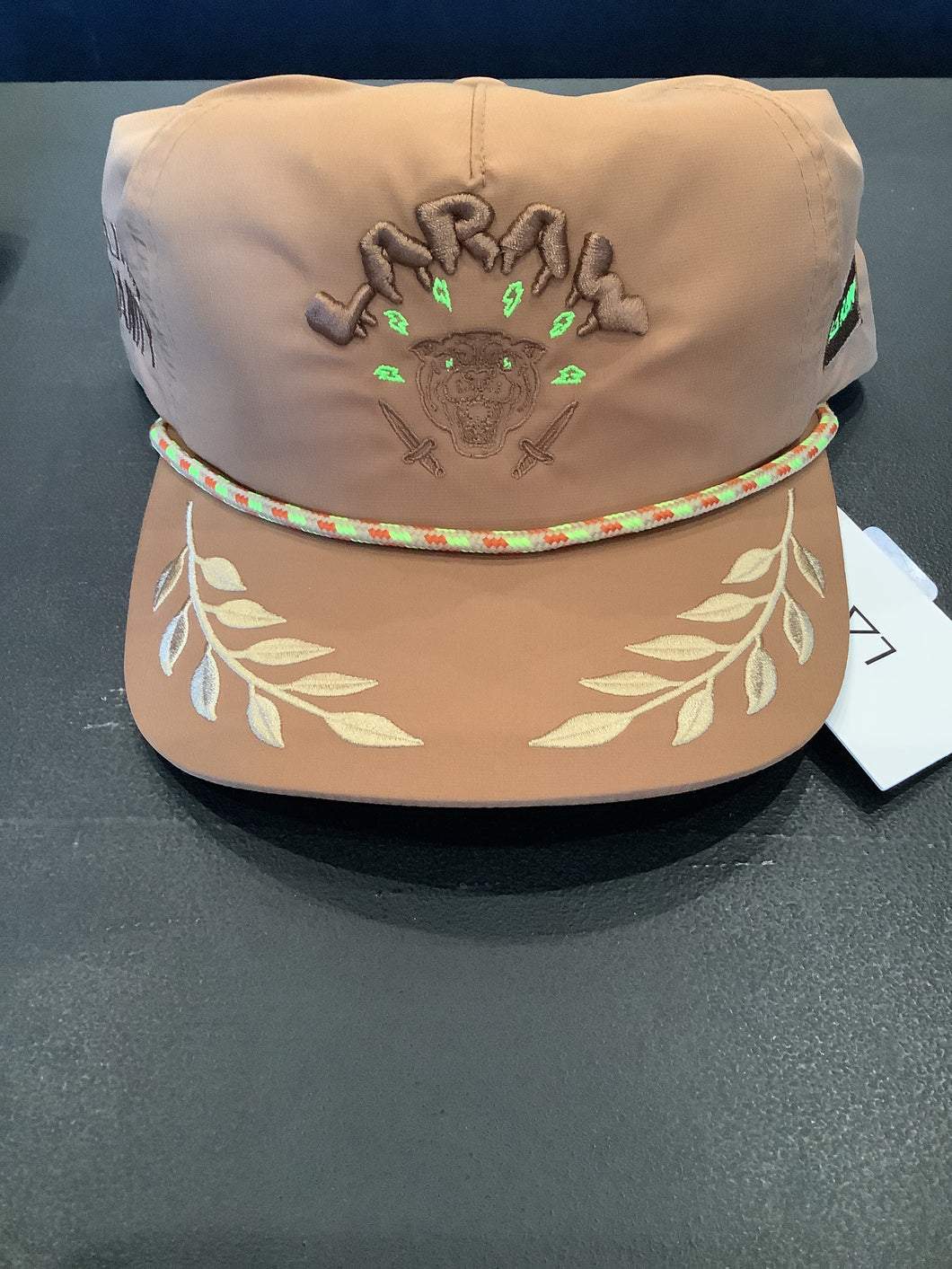 LA RAW LOGO TRUCKER HAT(BRWN)